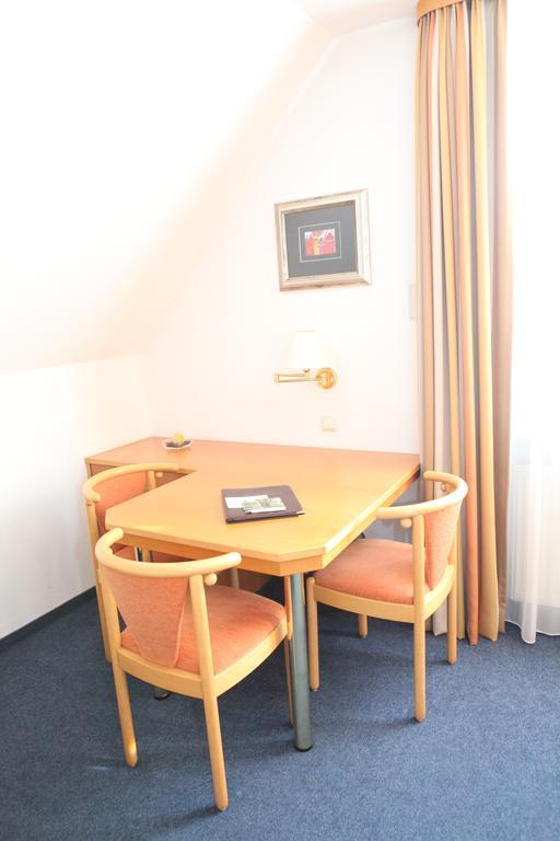 Hotel Am Ostpark Neubiberg Room photo