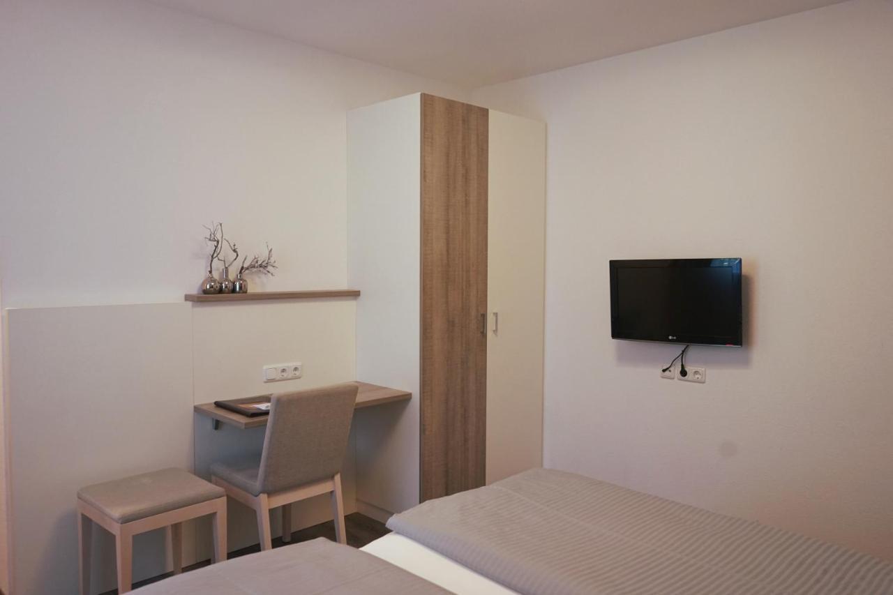 Hotel Am Ostpark Neubiberg Exterior photo